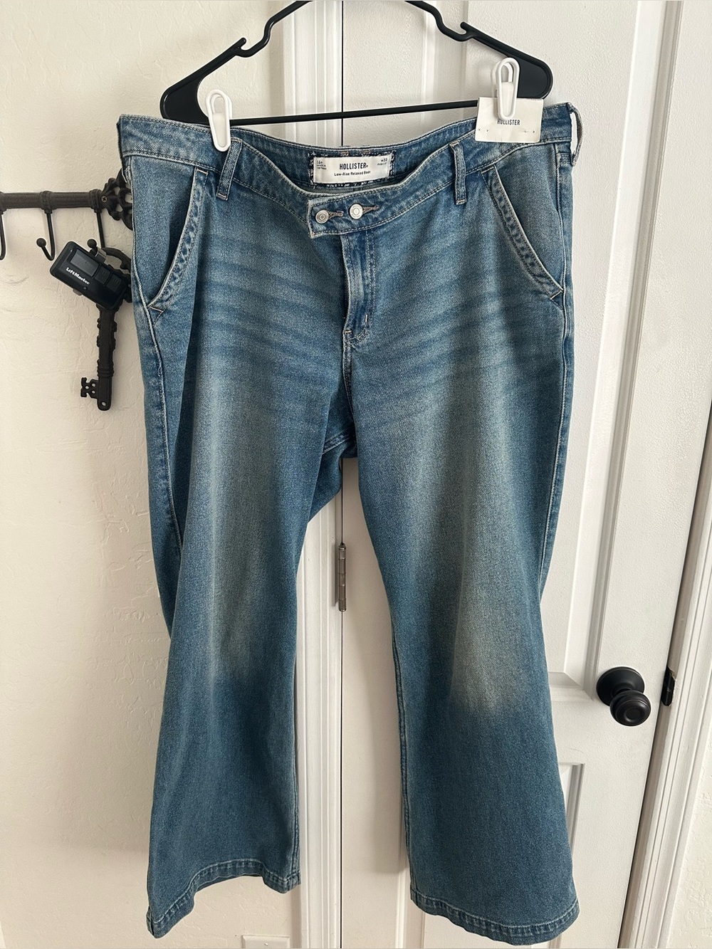 Women’s Hollister low rise relaxed bootcut  jeans size 16 regular NWT